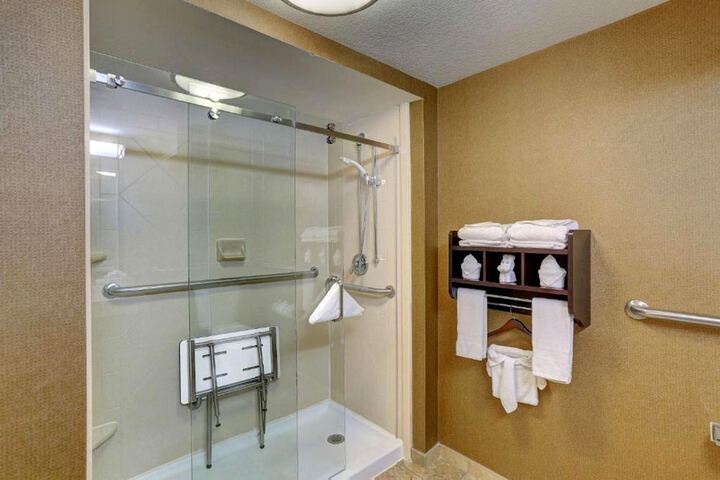 Room 10 of 16