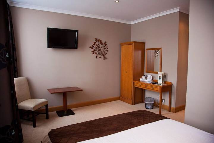 Room 4 of 34