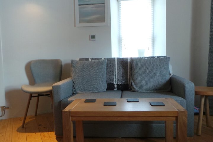 Room 2 of 8