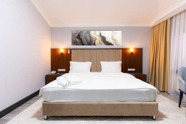 Room 18 of 48