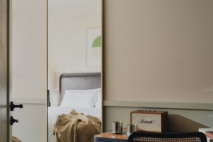 Room 42 of 70