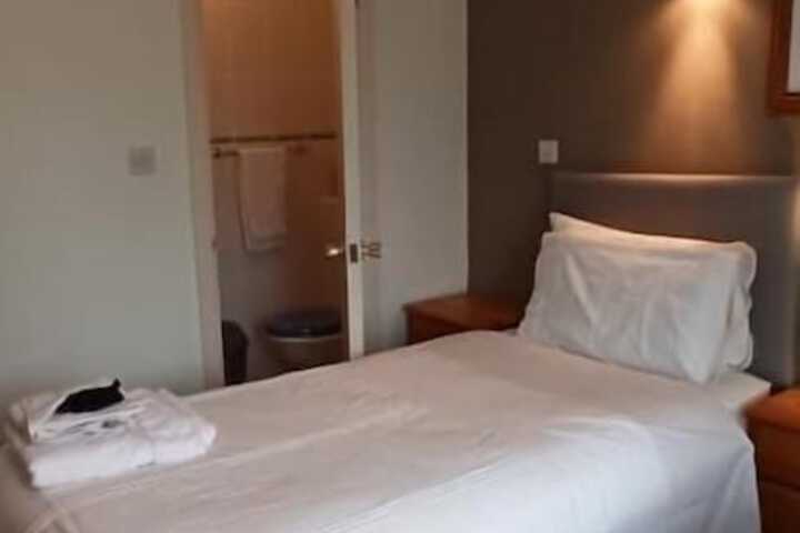 Room 14 of 46