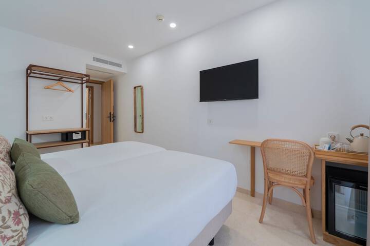 Room 6 of 65