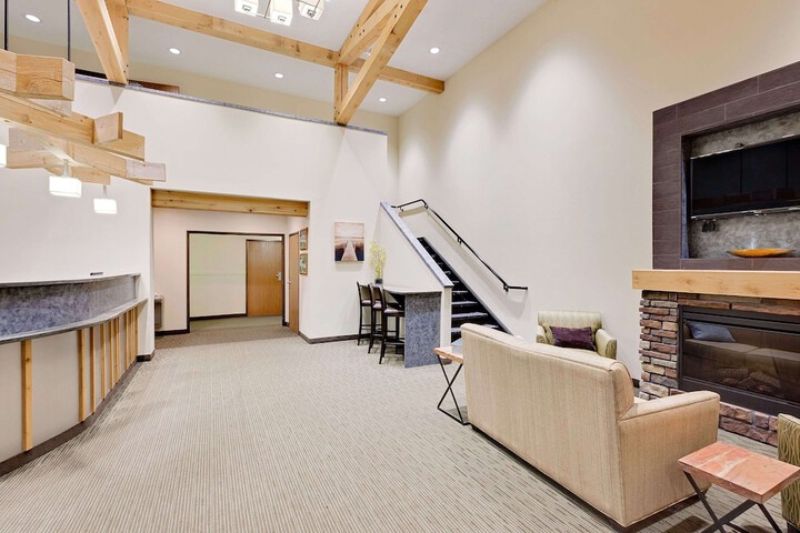Entrance & Lobby