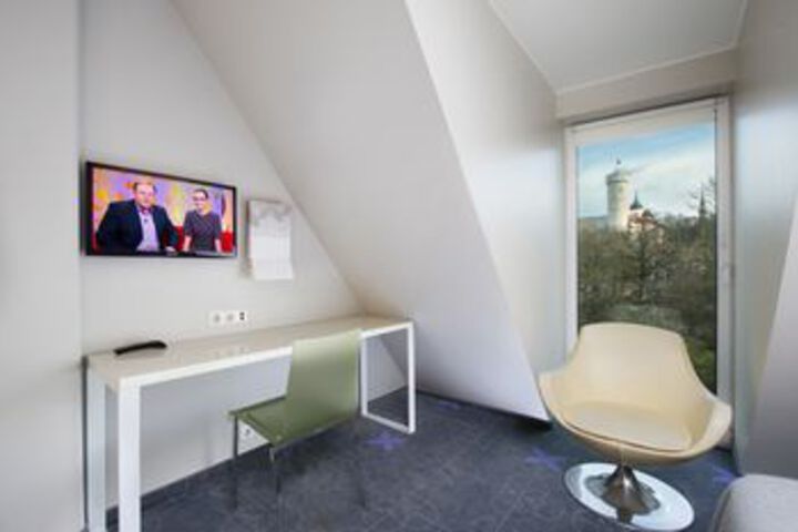 Room 27 of 73