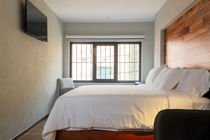 Room 10 of 34