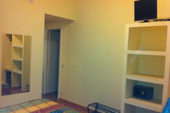 Room 16 of 33