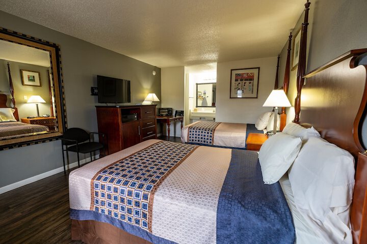 2 Double Beds (1 of 15)