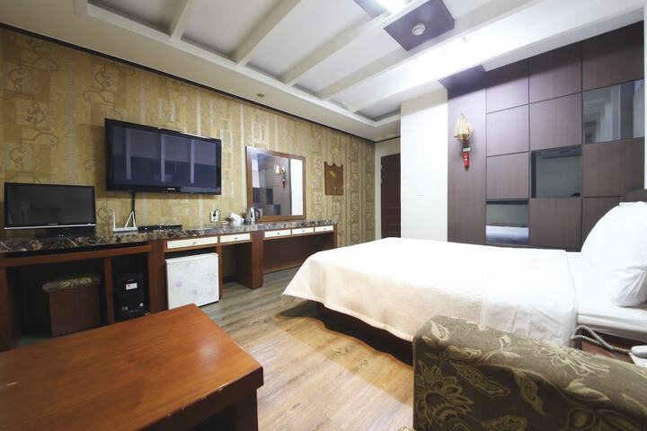 Room 14 of 35