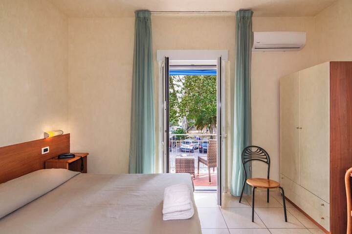 Room 45 of 119