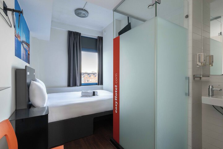 Room 35 of 46