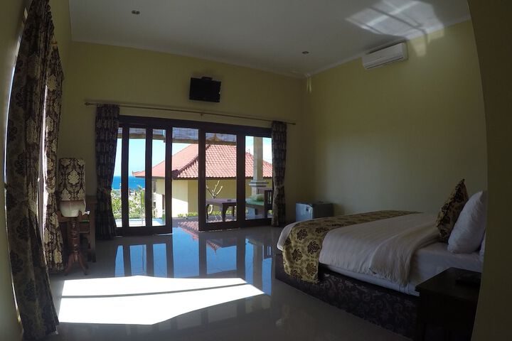 Room 3 of 43