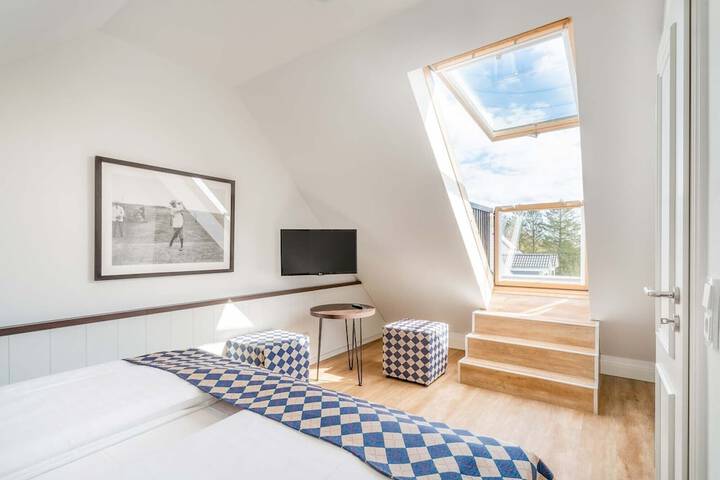 Room 27 of 73