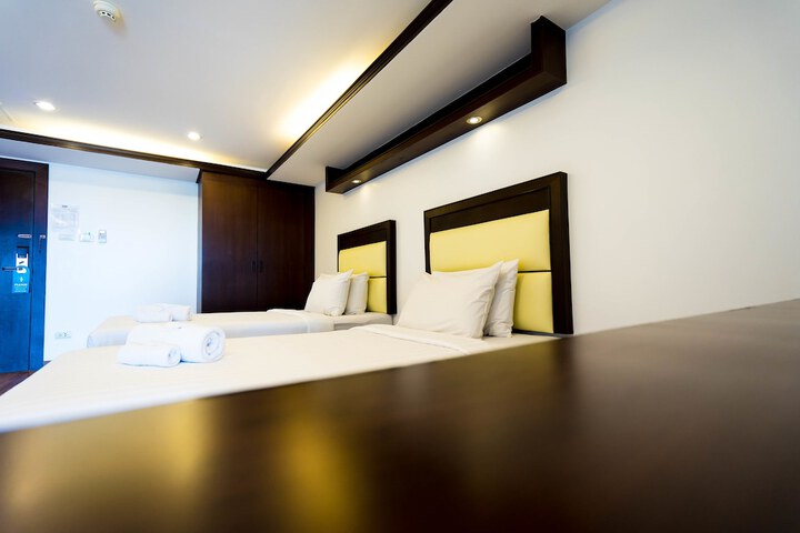 Room 16 of 34
