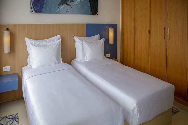 Room 10 of 30