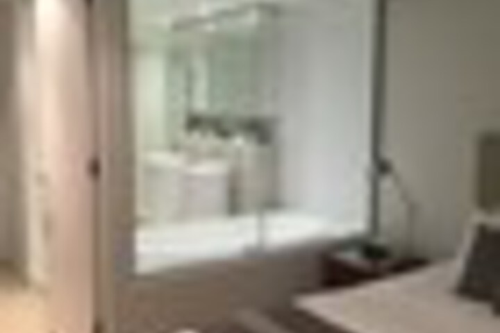 Room 8 of 105