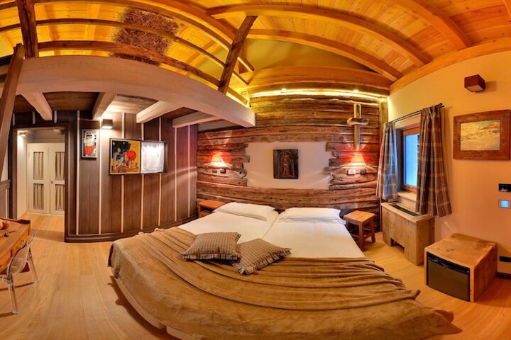 Room 6 of 58