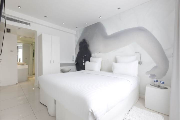Room 28 of 50