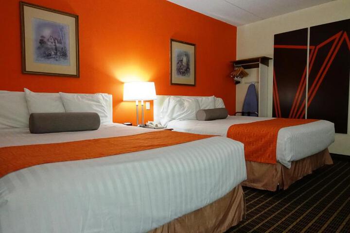 1 Queen Bed (23 of 25)