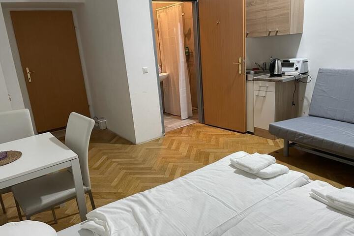 Room 4 of 5
