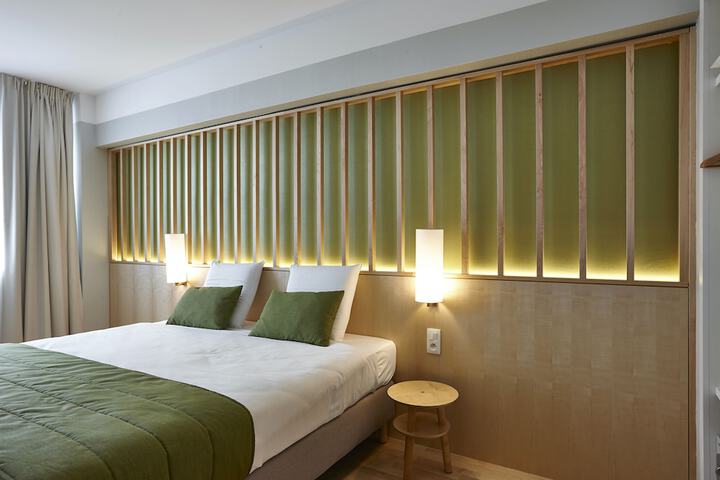 Room 32 of 61