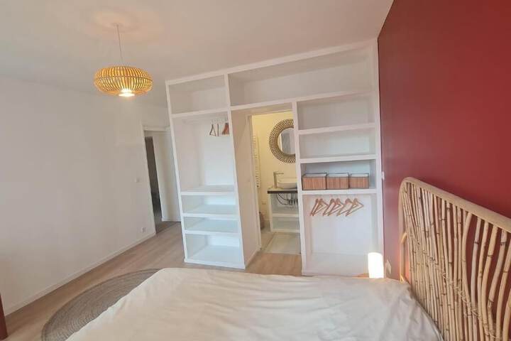 Room 6 of 48