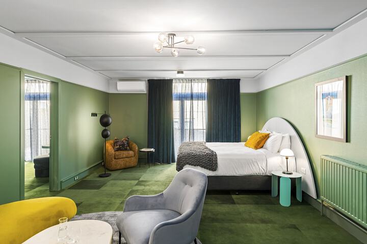 Room 4 of 32