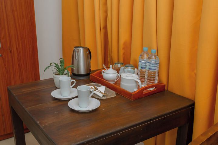 Room 6 of 18