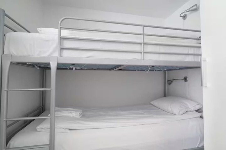 Room 347 of 865