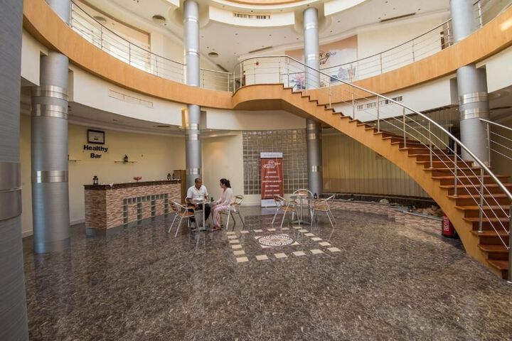 Entrance & Lobby
