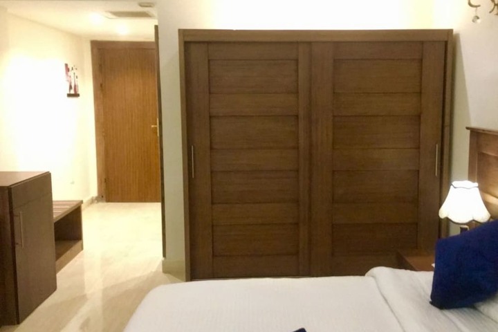 Room 8 of 36