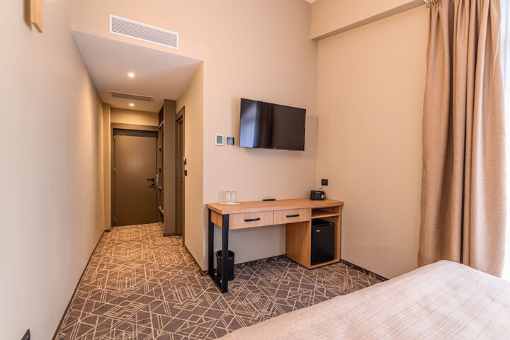 Room 14 of 65