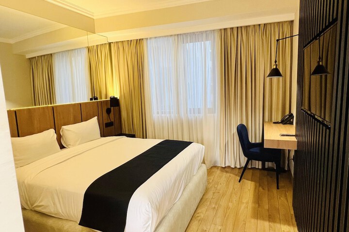 Room 4 of 14