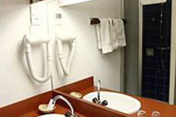 Room 5 of 27