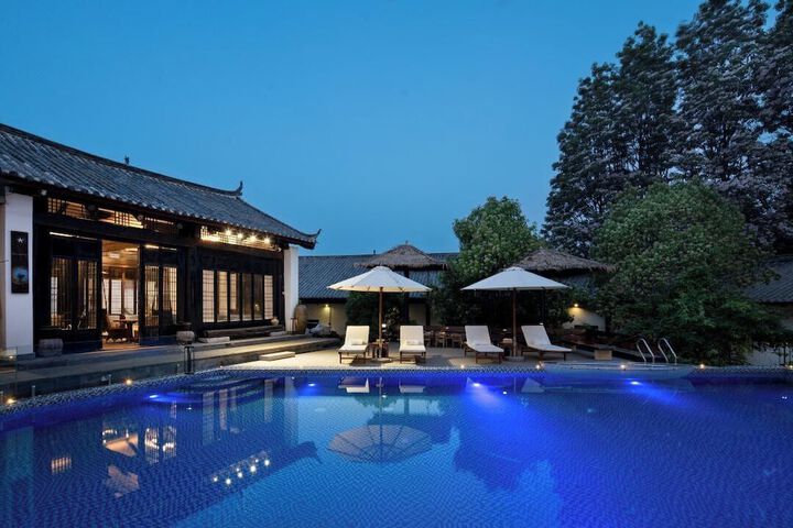 Pool 64 of 105
