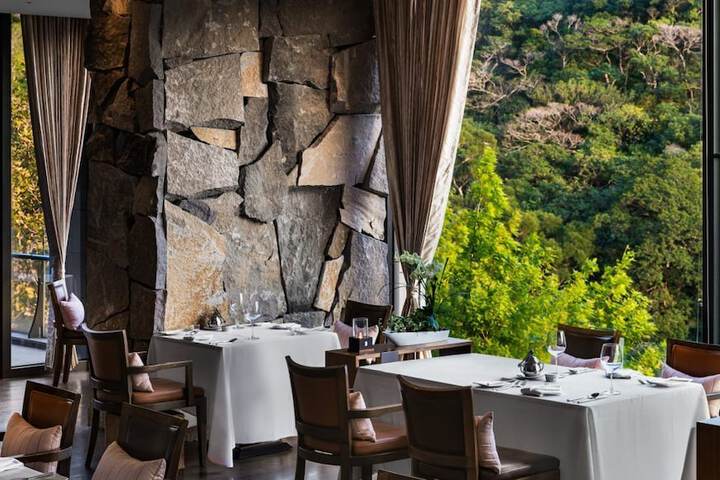 Dining 62 of 82