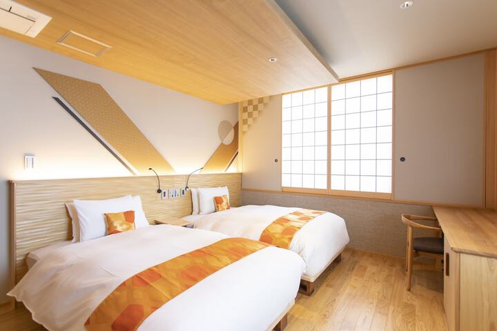 Room 16 of 28