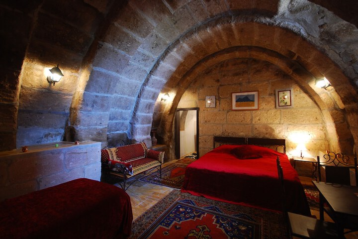Room 13 of 486