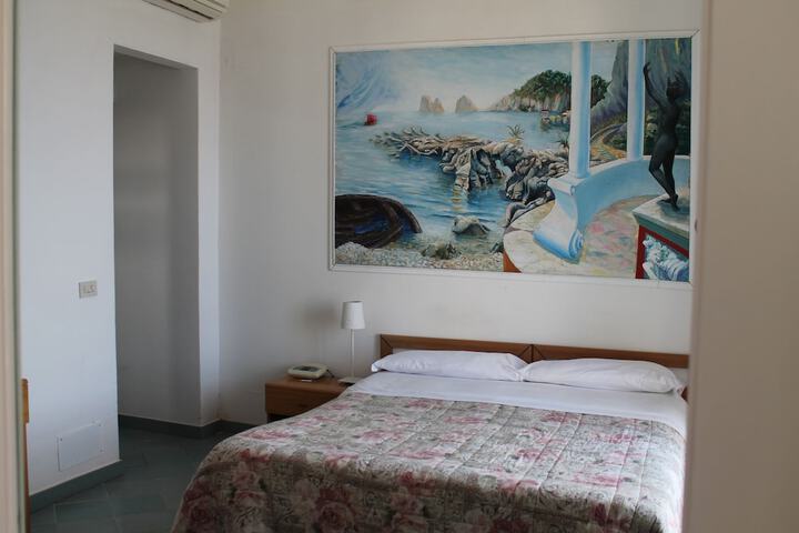 Room 6 of 32