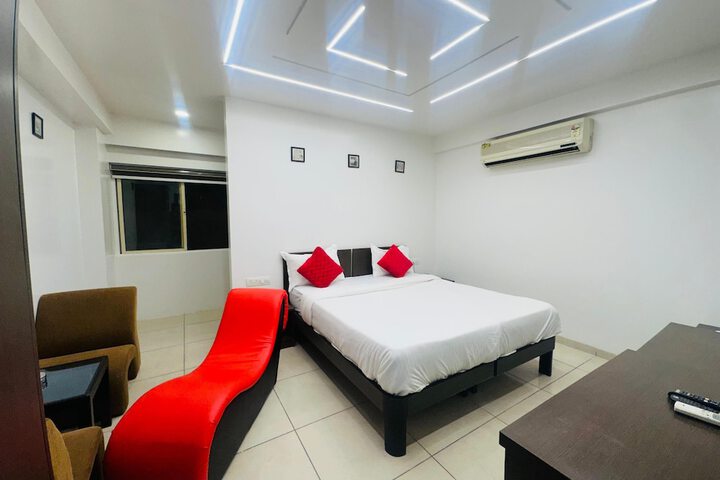 Room 12 of 27