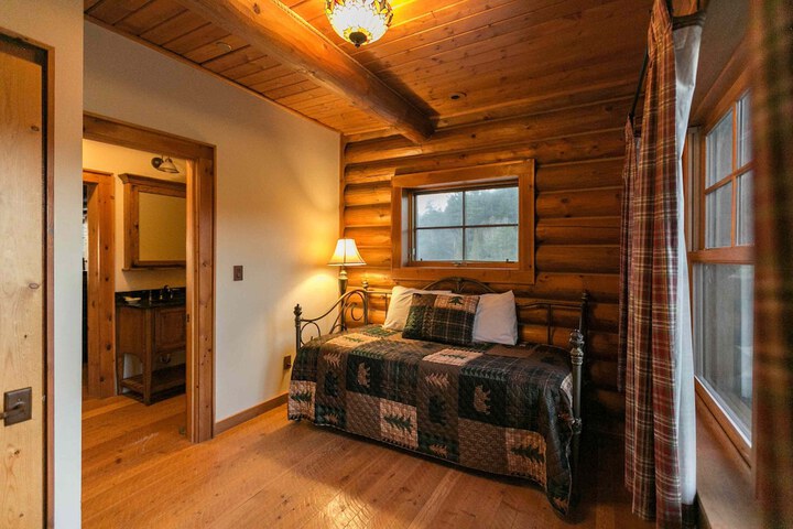 Room 26 of 241