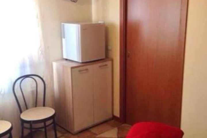 Room 2 of 33