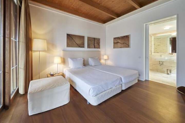 Room 3 of 39