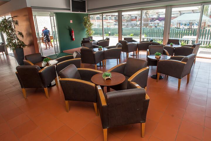 Lounge 78 of 102