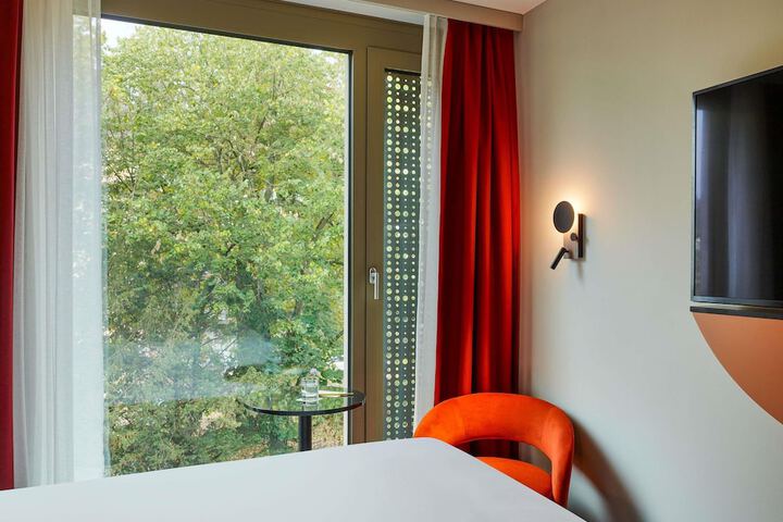 Room 29 of 64