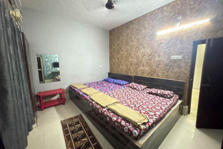 Room 5 of 19