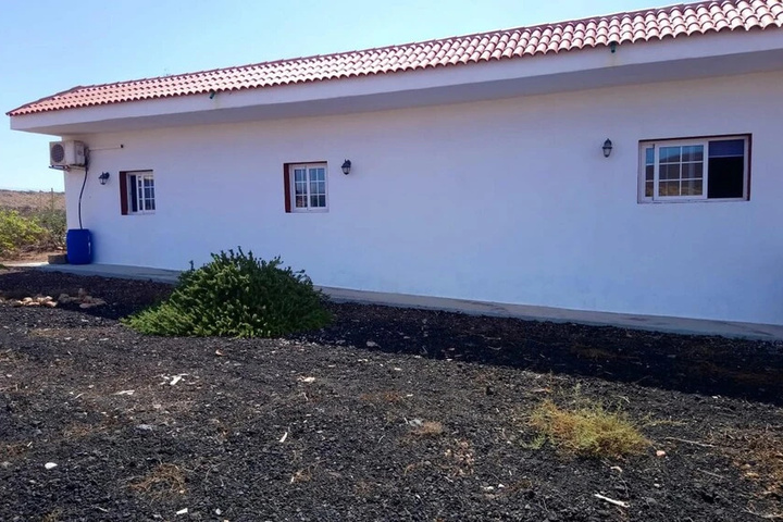 Studio in Tuineje With Wonderful Mountain View, Enclosed Garden and Wifi - 12 km From the Beach