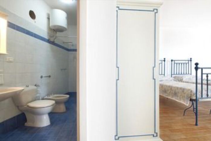 Room 3 of 20