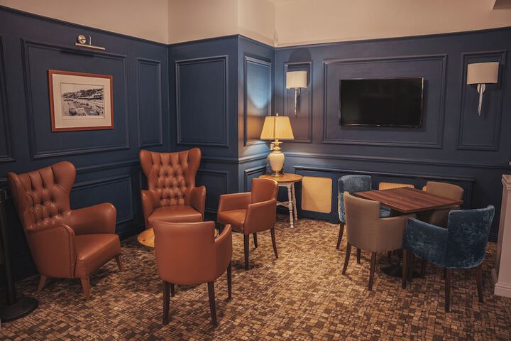 Lounge 61 of 89
