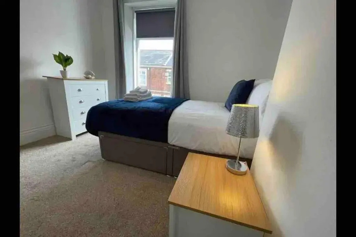 Room 2 of 6